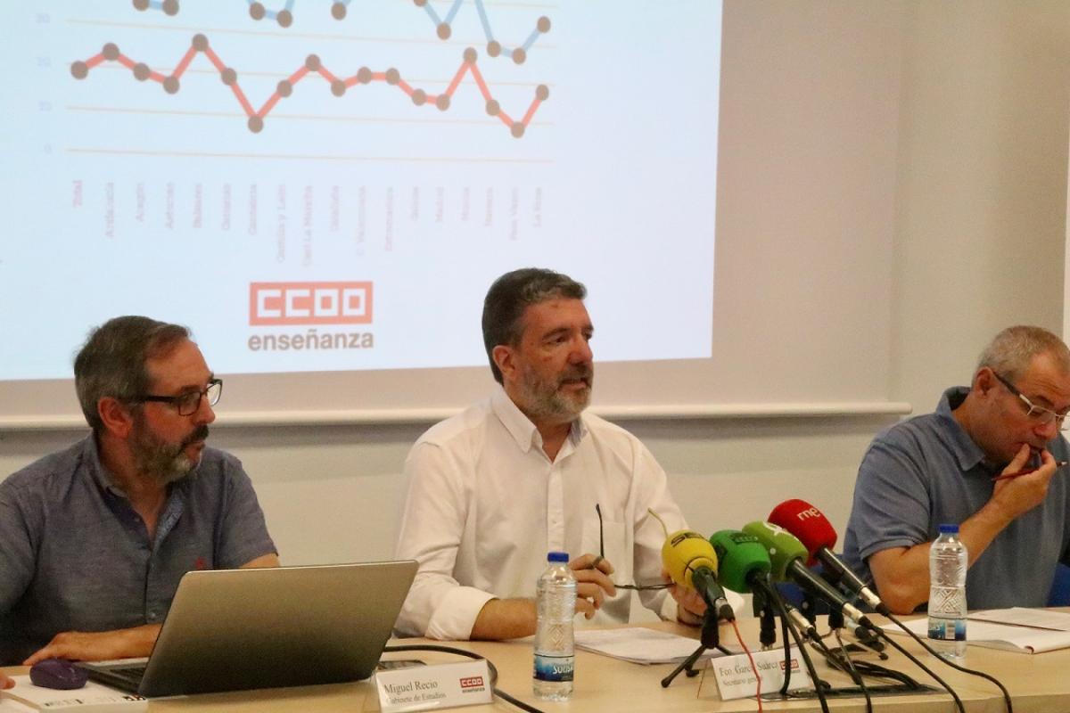 Miguel Recio, Francisco García y Pedro Badía en la presentación del informe.