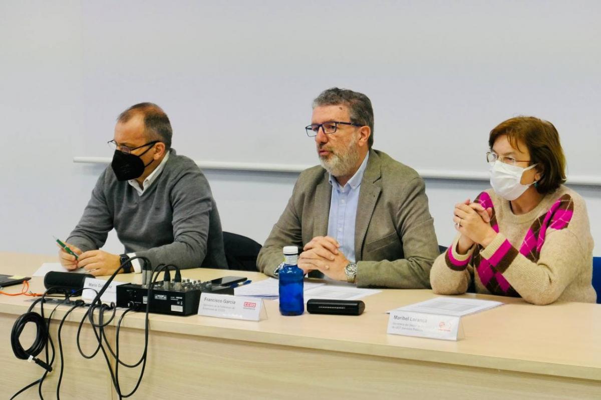 Mario Gutiérrez (CSIF), Francisco García (FECCOO) y Maribel Loranca (Fesp-UGT)