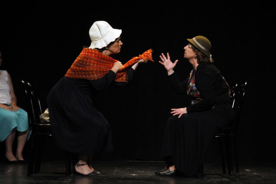 La compañía de teatro amateur del Ateneo estrena "Historias mínimas"
