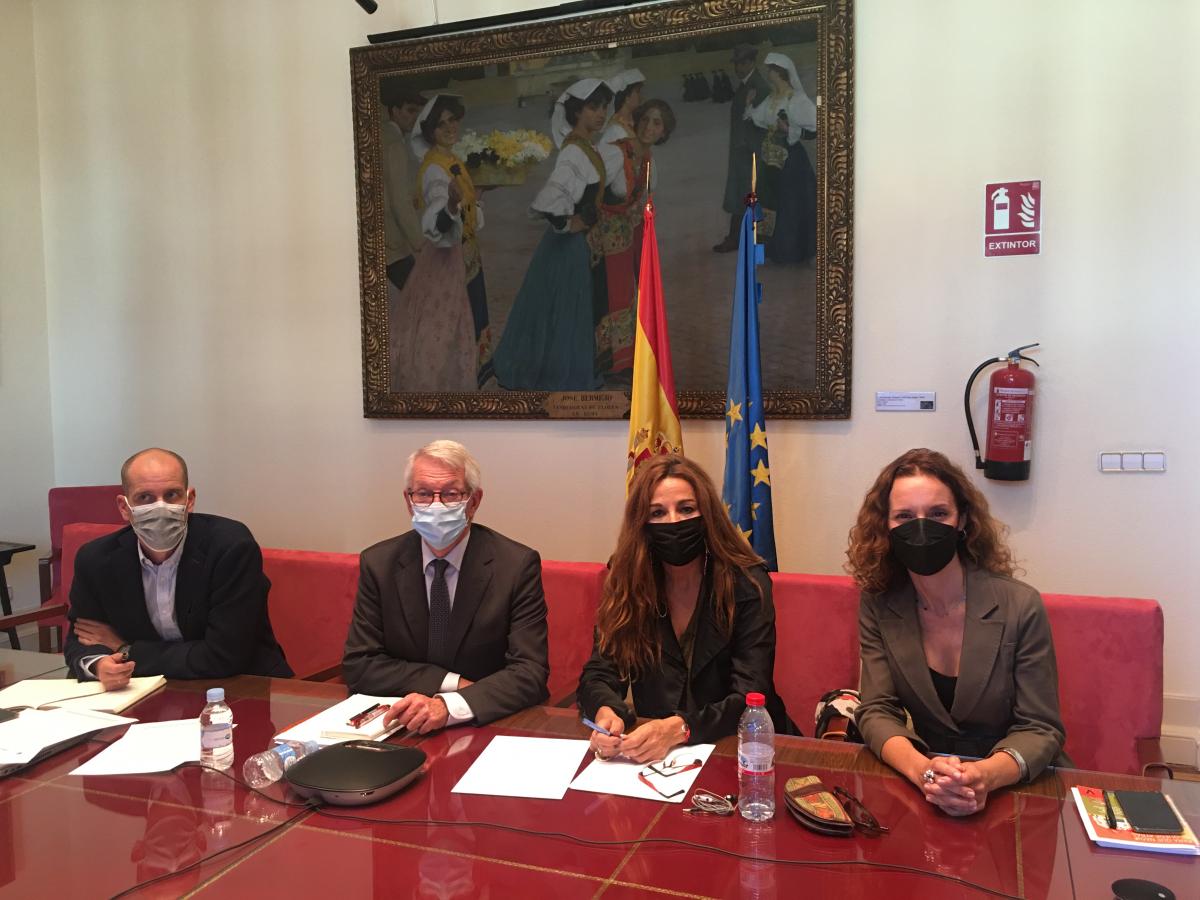 Representantes del Ministerio, FECCOO y Fesp-UGT conforman la delegación de España