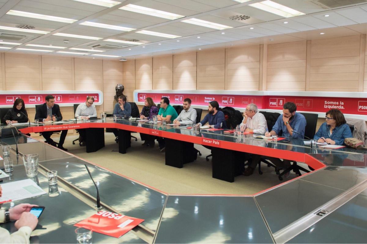 Reunión de la Plataforma por la Escuela Pública con el PSOE.