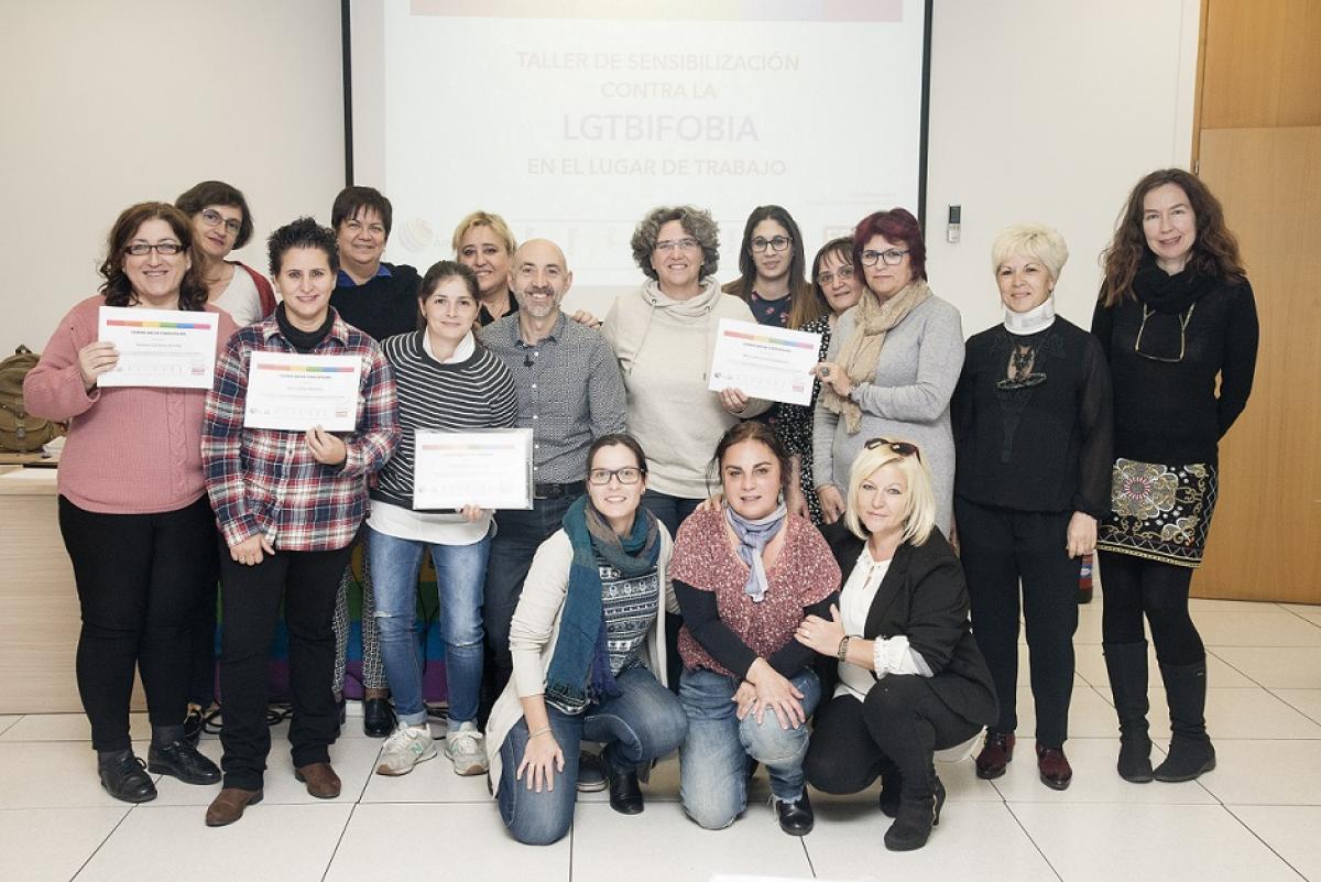 Asistentes al taller de sensibilizacin sobre LGTBI