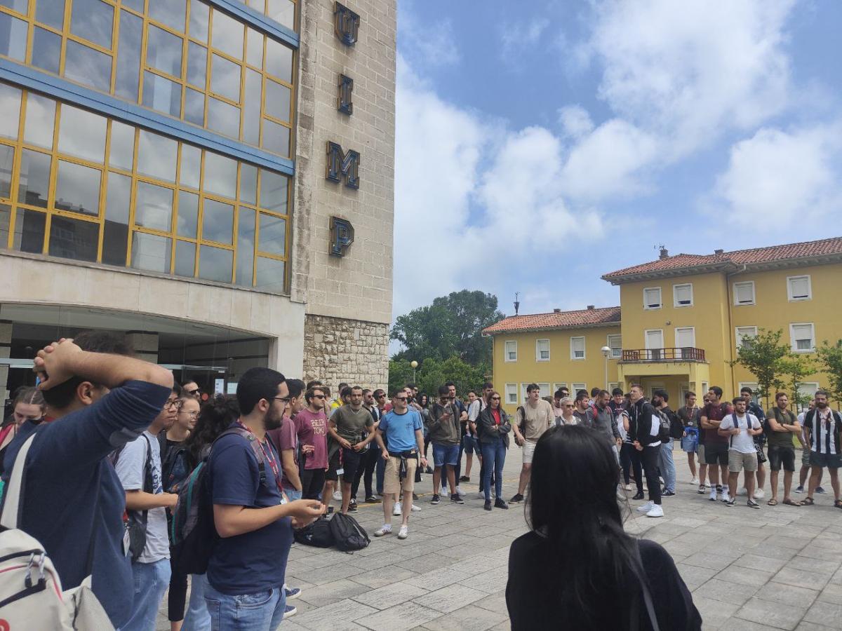Imagen de la asamblea estudiantil realizada en el campus de la UIMP, cedida por una de las personas asistentes